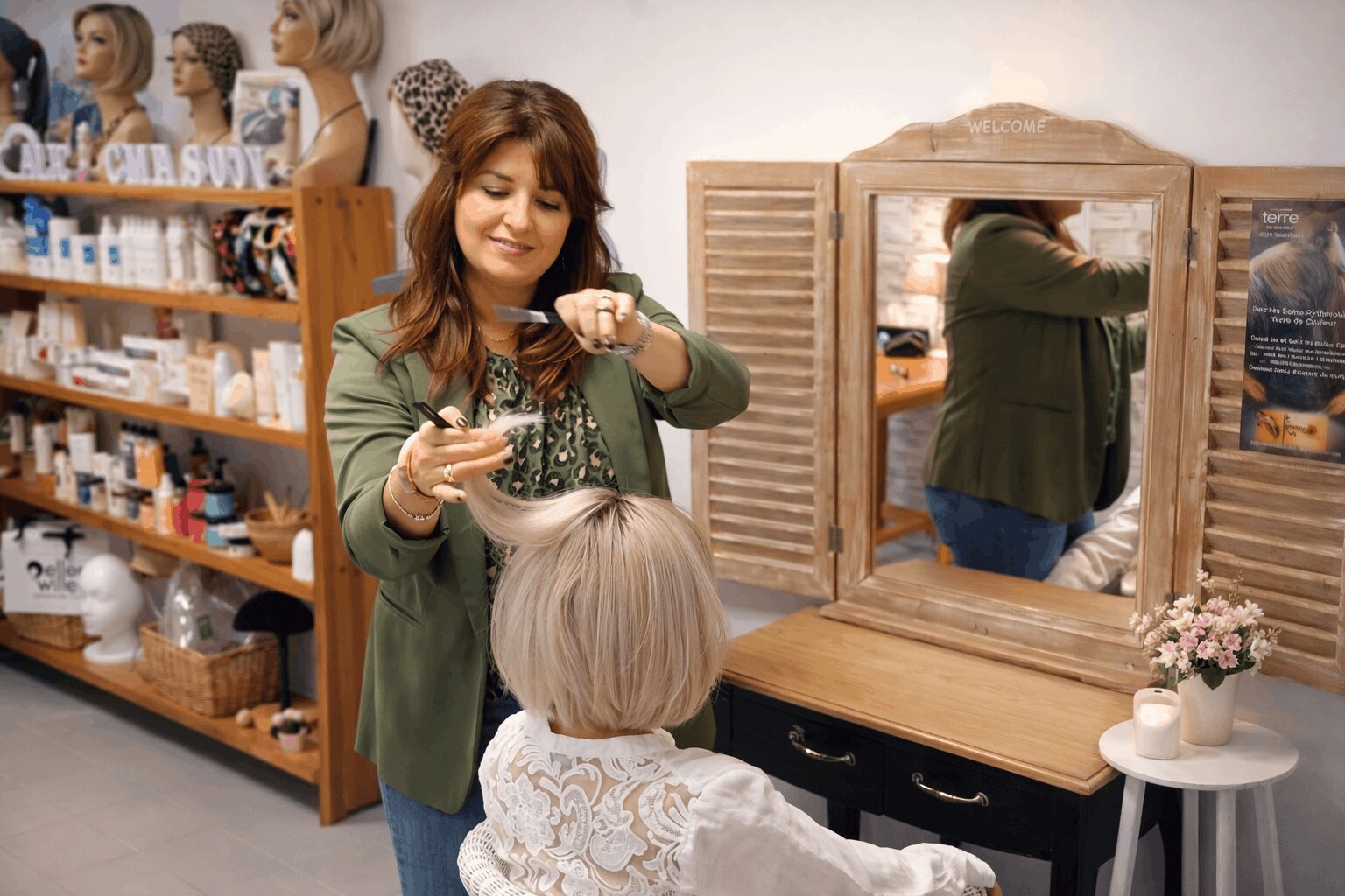Coiffure et prothèse capillaire prothese-perruque-albi dans un salon chaleureux à Albi